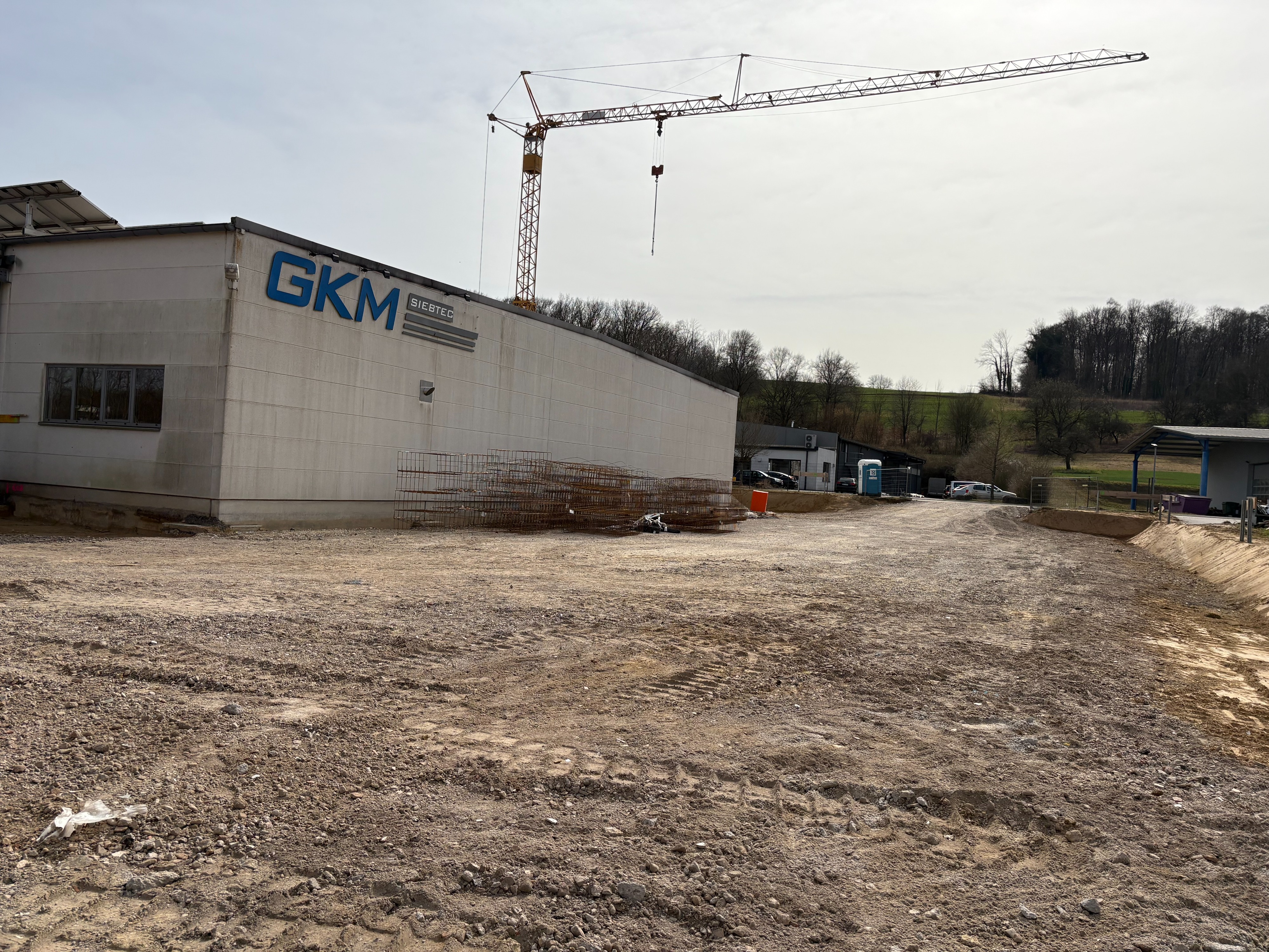 Der Bau unserer neuen Produktionshalle und des modernen Bürogebäudes hat begonnen!